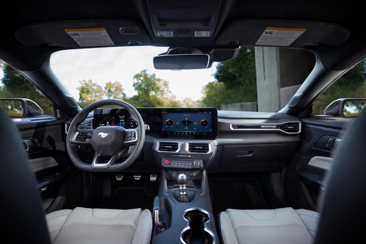 NEW_FORD_MUSTANG_26-LOW.thumb.jpg.04917eb323f5b49664b6cacc1f0a7bda.jpg
