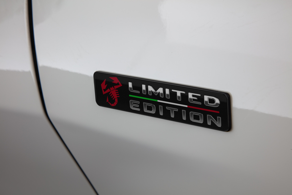 fiat_fastback_limited_edition_turbo_270_powered_by_abarth_33.jpg.347e3739c2de4944b685be3d5bc33cd2.jpg