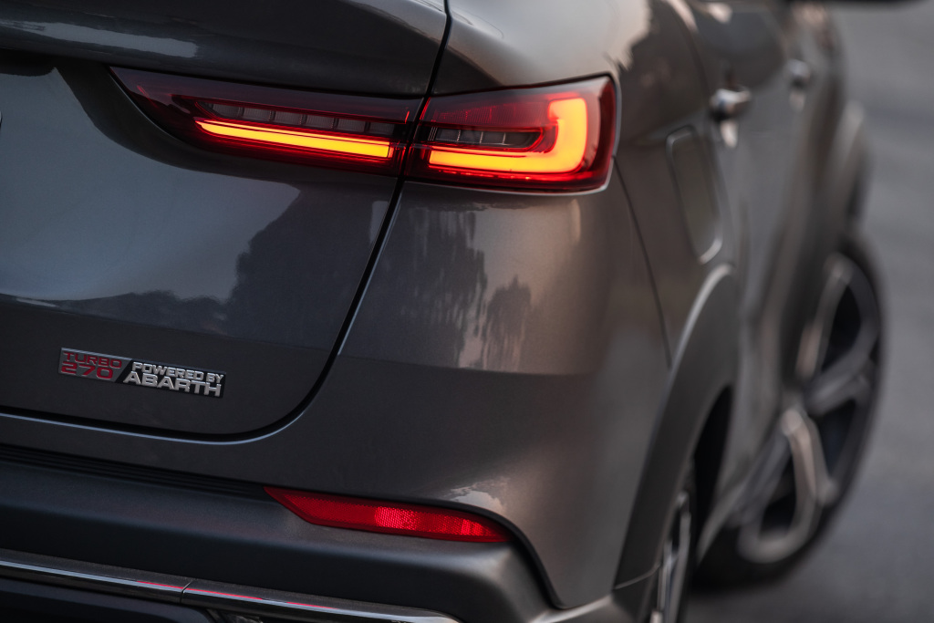 fiat_fastback_limited_edition_turbo_270_powered_by_abarth_53.jpg.daf84d84ac85897877dc8b3c2e3b4339.jpg