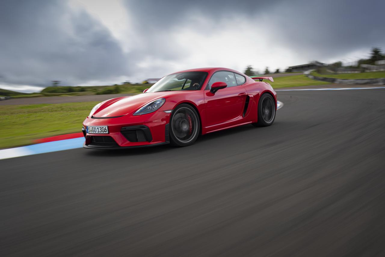 0208a662-porsche-718-cayman-gt4-03.thumb.jpg.6eda02f26f0fd971185b0c71f0eea69e.jpg