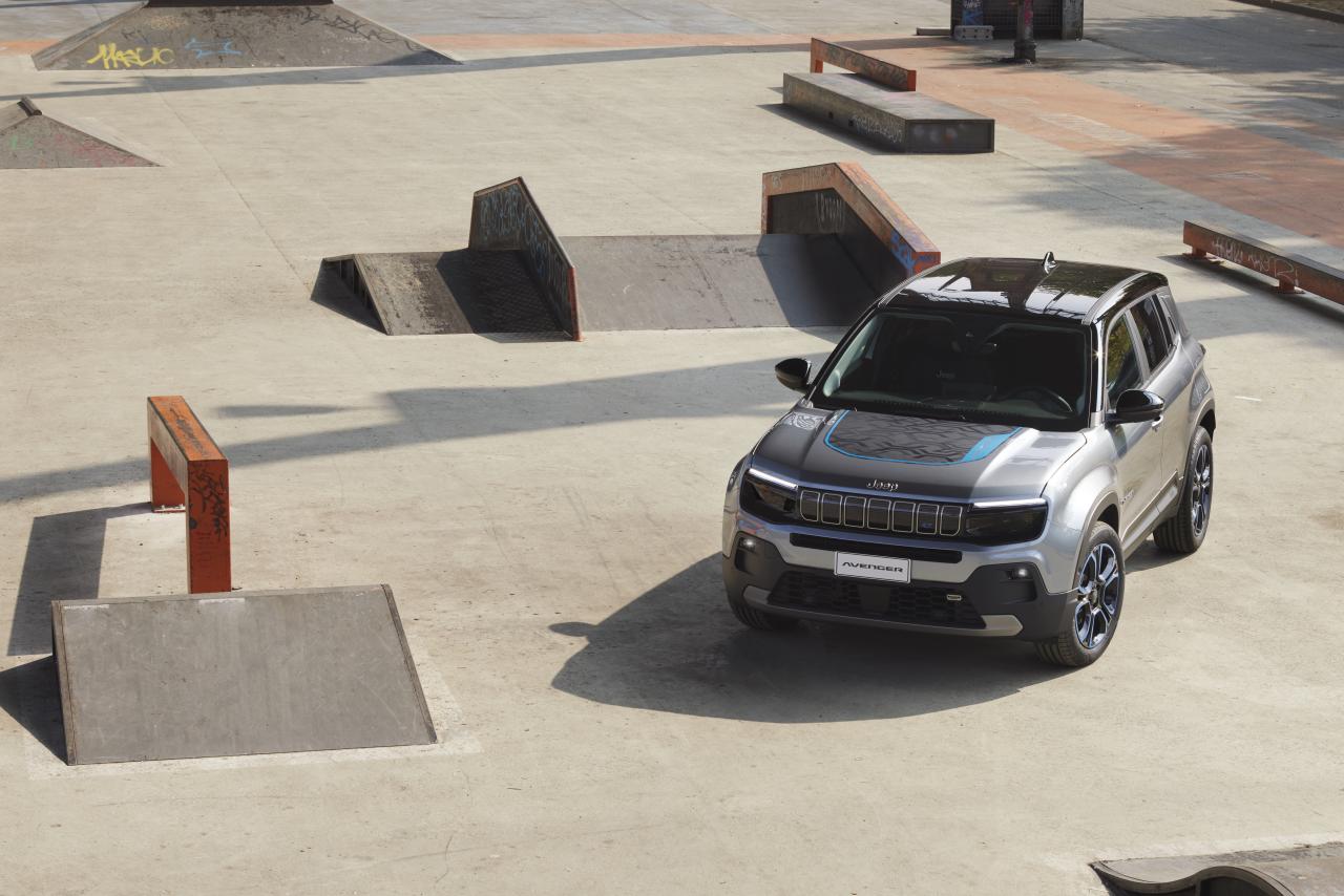 06_jeepavengercustomized6-63498f93c7dcc_634c23c39f962.thumb.jpeg.abc8acc9b12052c88e7b1c2a36cbcdc8.jpeg