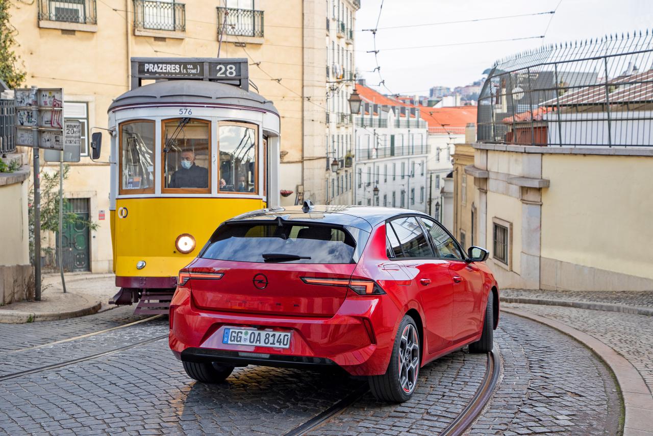 11_Opel-Astra-518273.thumb.jpg.fb49de8270ae909a9355f32e057ae947.jpg