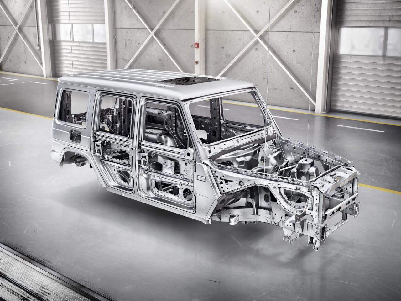 2019-Mercedes-Benz-G-Class-005-1.thumb.jpg.f2db5f600cd51d445ff8da1de8483a26.jpg