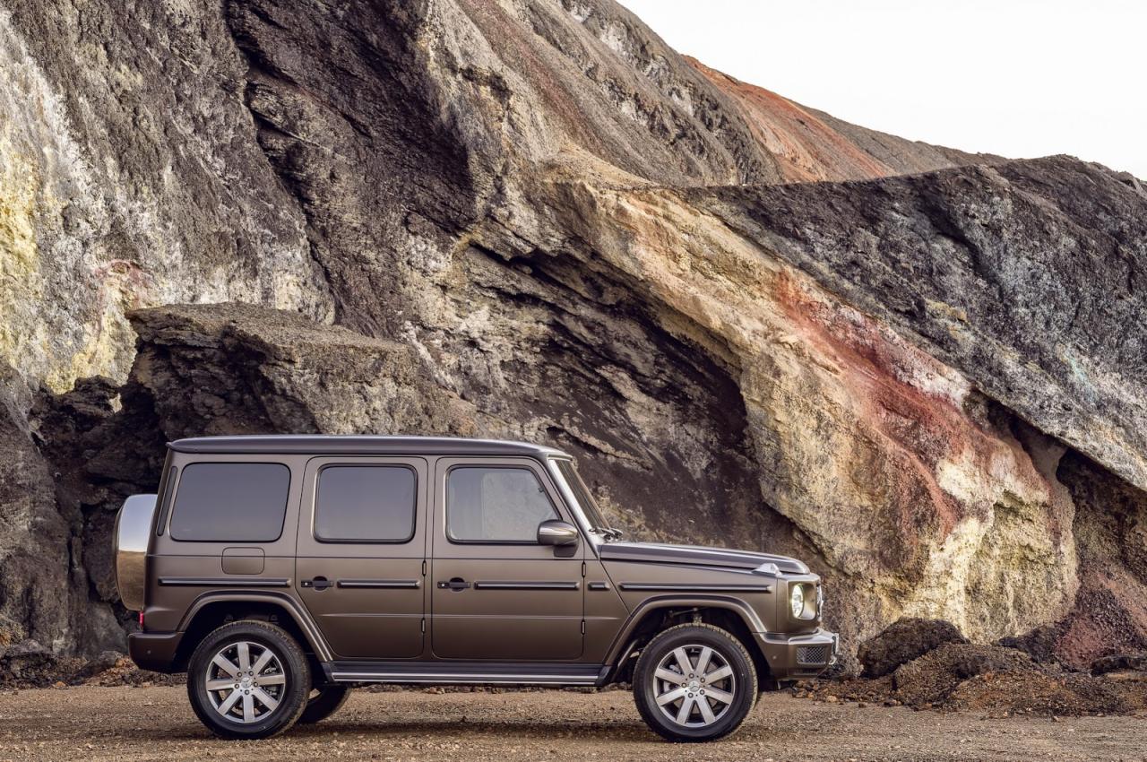 2019-Mercedes-Benz-G-Class-016-1.thumb.jpg.493d95fcdfb429bccadb40aad0902a43.jpg