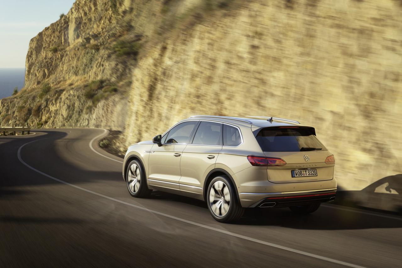2019-VW-Touareg-05.thumb.jpg.9458e550cfdff2bbc2fe335211f06ead.jpg