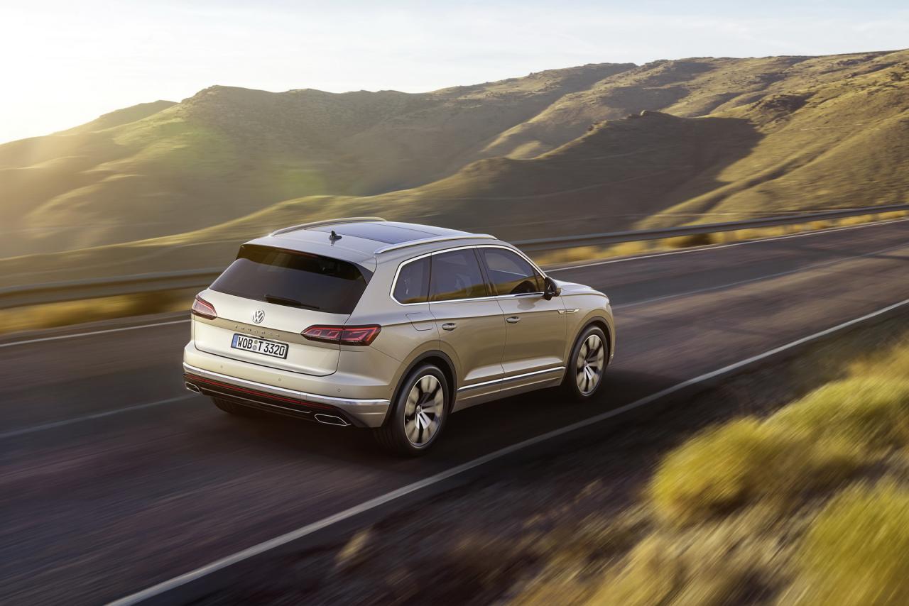2019-VW-Touareg-08.thumb.jpg.5001537d323f2bd6ef07687f12597520.jpg