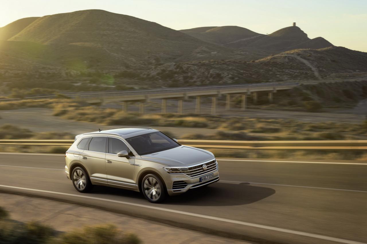 2019-VW-Touareg-09.thumb.jpg.33f068b274e061fc3ec326d4be6bea61.jpg