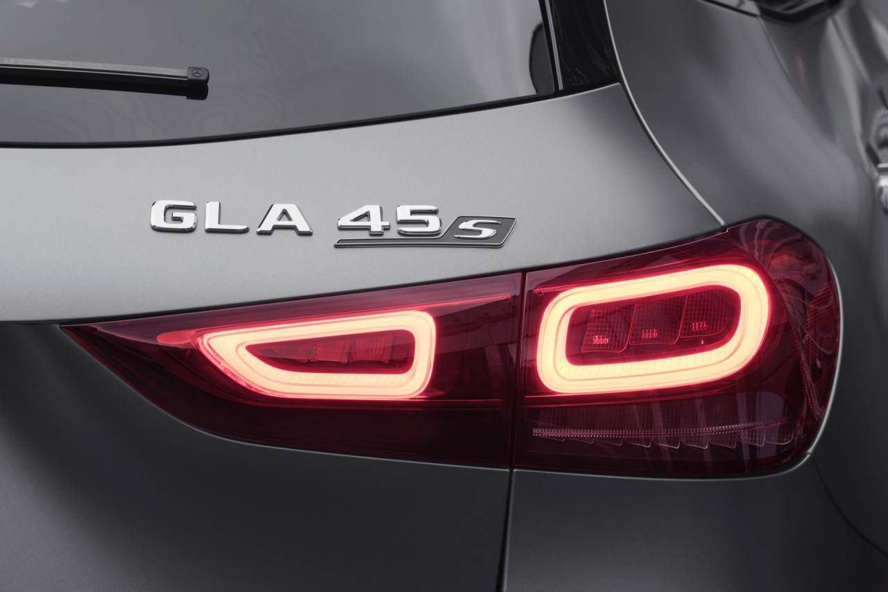 2020-Mercedes-AMG-GLA-45-12.thumb.jpg.6baf13fc4e373517b729489258b47afd.jpg