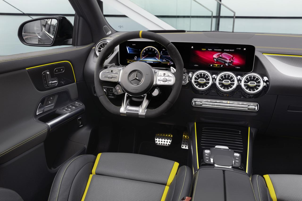 2020-Mercedes-AMG-GLA-45-15.thumb.jpg.a7436e2fcf9cbfe8966da8b661597f40.jpg