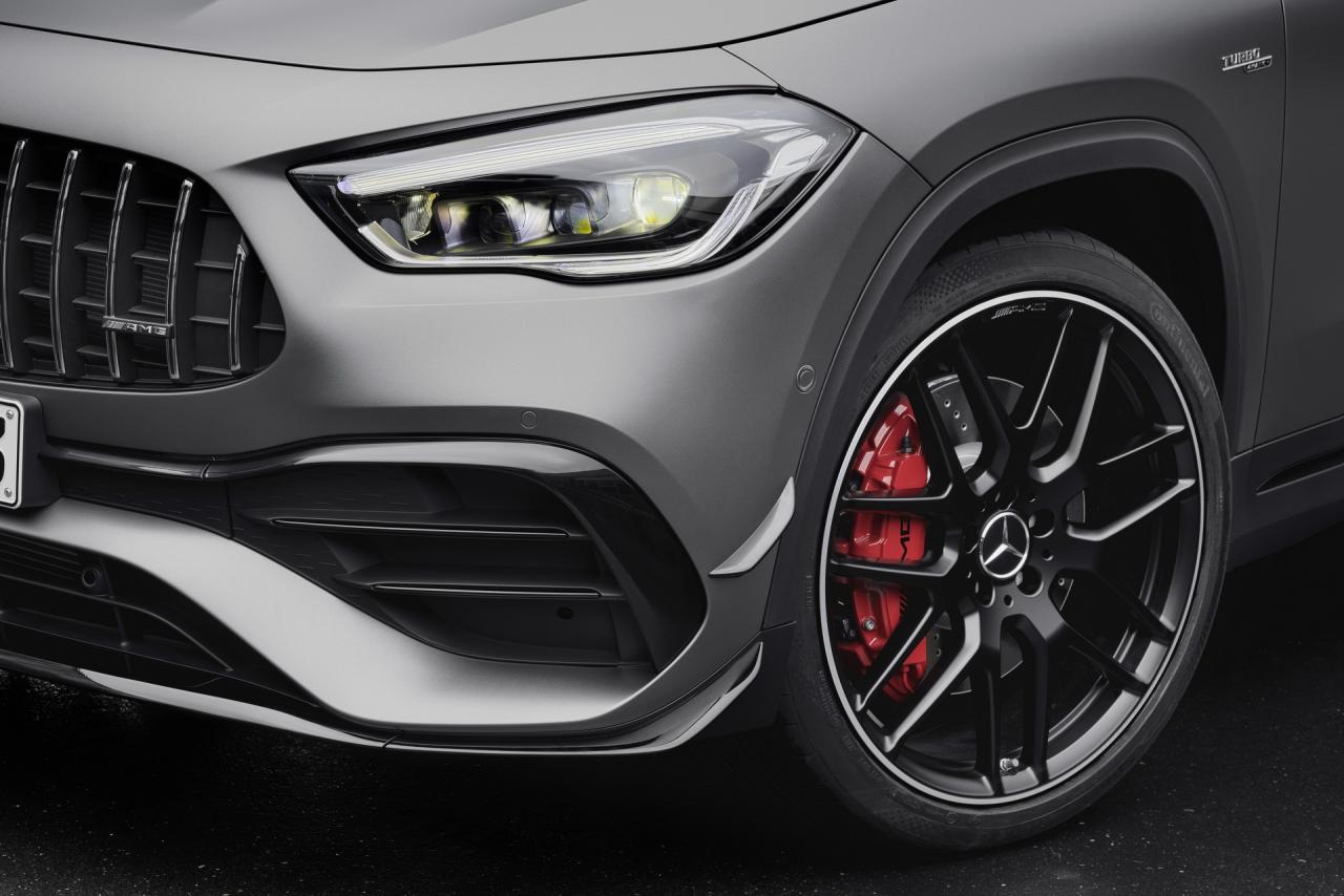 2020-Mercedes-AMG-GLA-45-22.thumb.jpg.94844826865ab22327500e080e200192.jpg