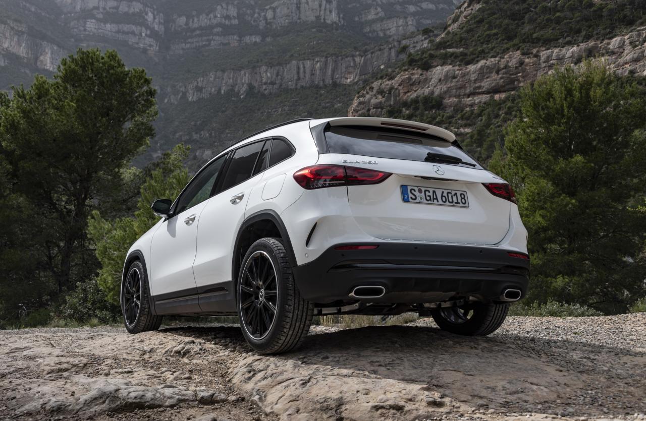 2020-Mercedes-GLA-Gallery-13.thumb.jpg.544eac28768367d94e7432f496f73264.jpg