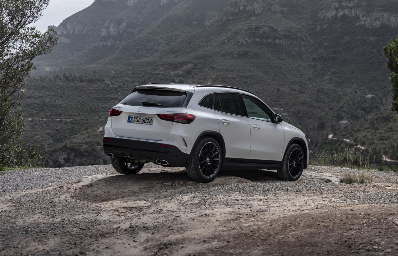 2020-Mercedes-GLA-Gallery-14.thumb.jpg.5e5581a42206076259be9f31f3c1330b.jpg