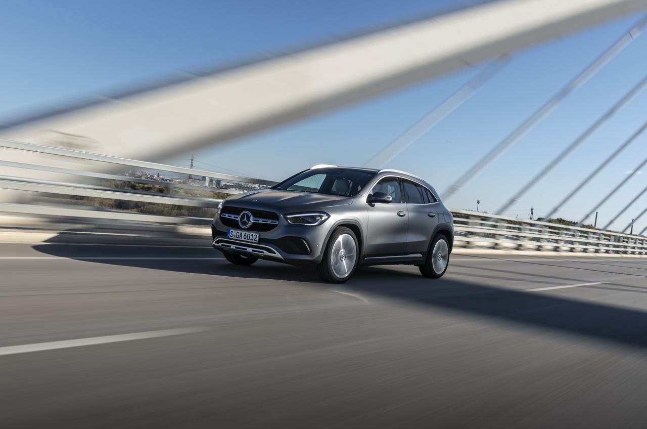 2020-Mercedes-GLA-Gallery-27.thumb.jpg.43eb9753bb3c59100a982666c155cd1d.jpg