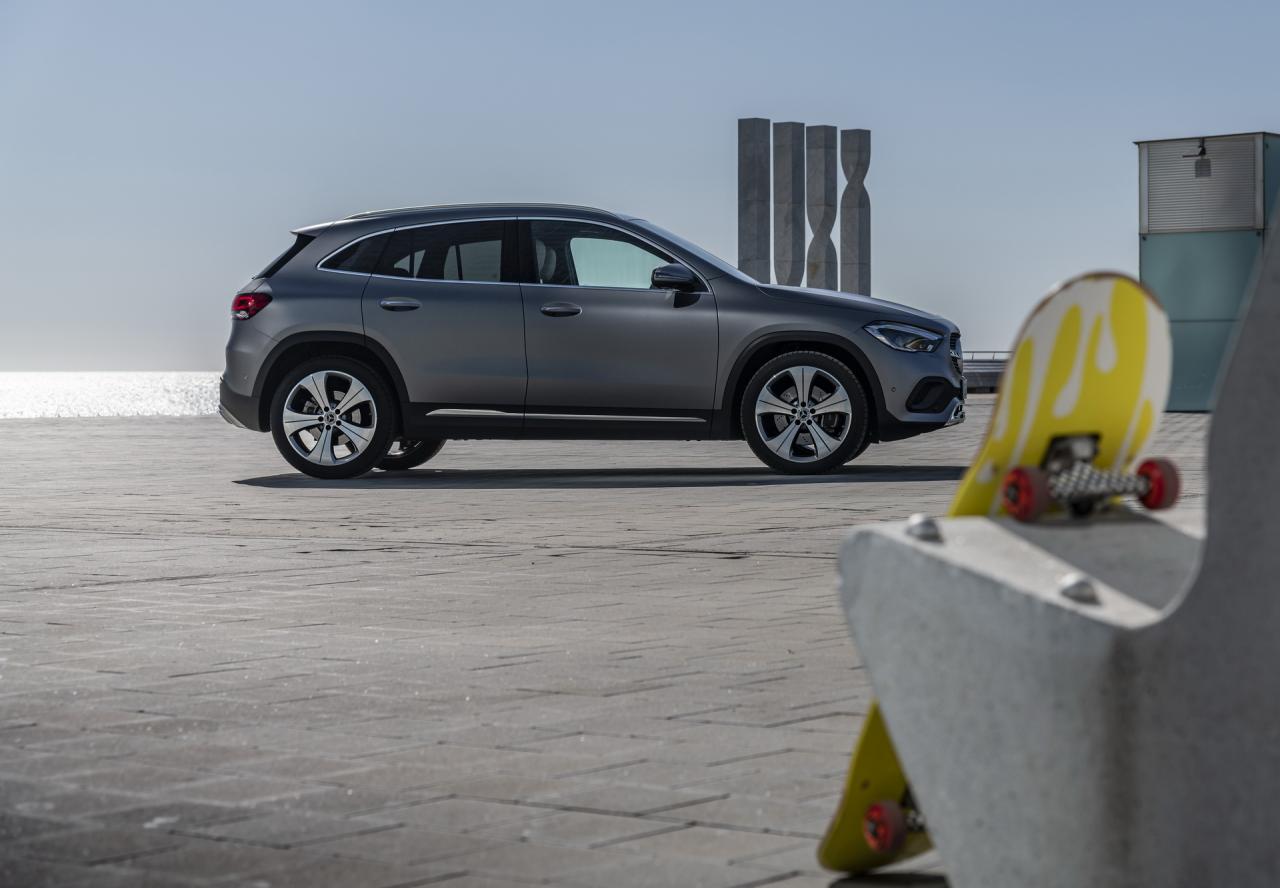 2020-Mercedes-GLA-Gallery-33.thumb.jpg.0405ad359b2dea4b53dbe71cb9c61d66.jpg