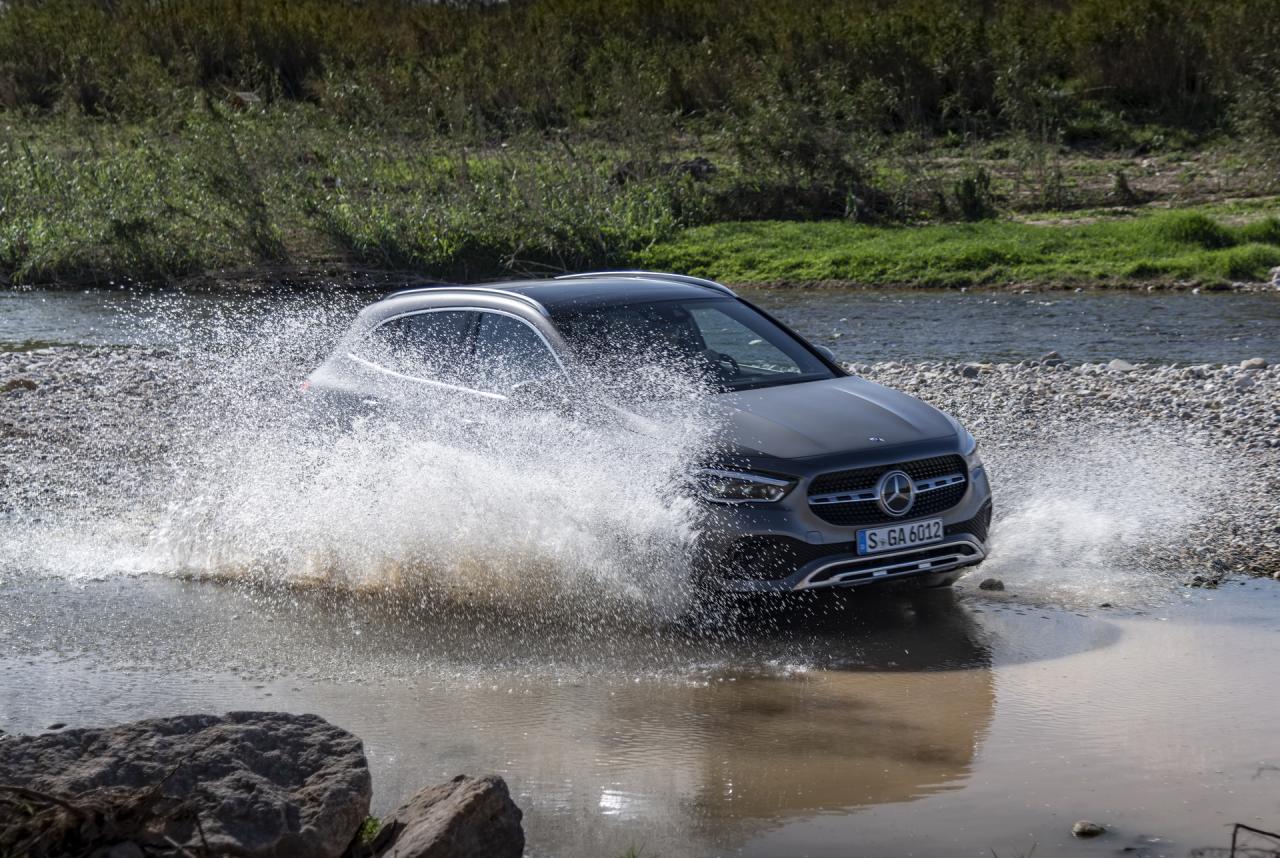 2020-Mercedes-GLA-Gallery-43.thumb.jpg.e95f8cfd92284cf3b2c9441806664135.jpg
