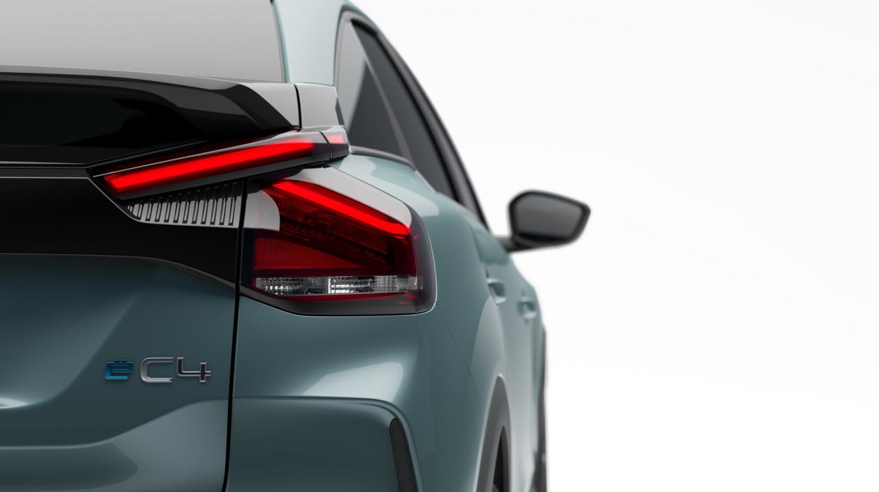 2020-citroen-c4-unveiled-officially-14.thumb.jpg.6b124bb65f8547a6a58ac14453a11342.jpg