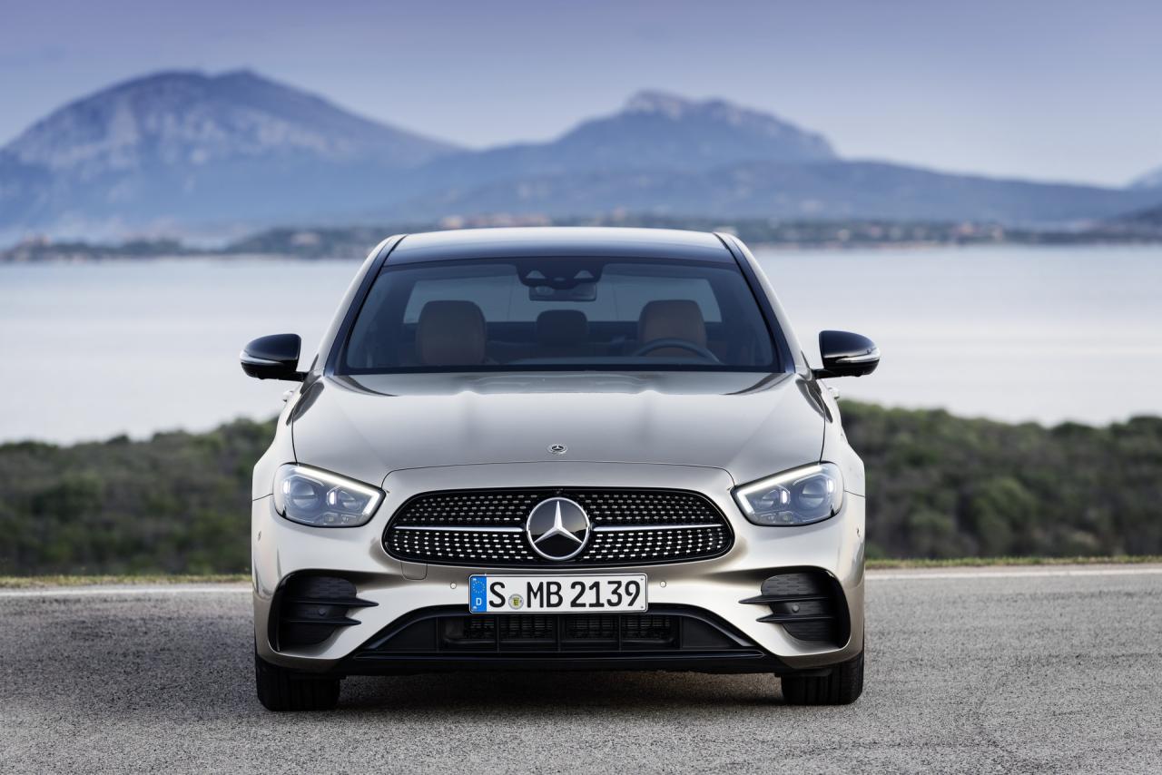2020-mercedes-benz-e-class-facelift-17.thumb.jpg.1727654acd800a6920f93092cdd0d936.jpg