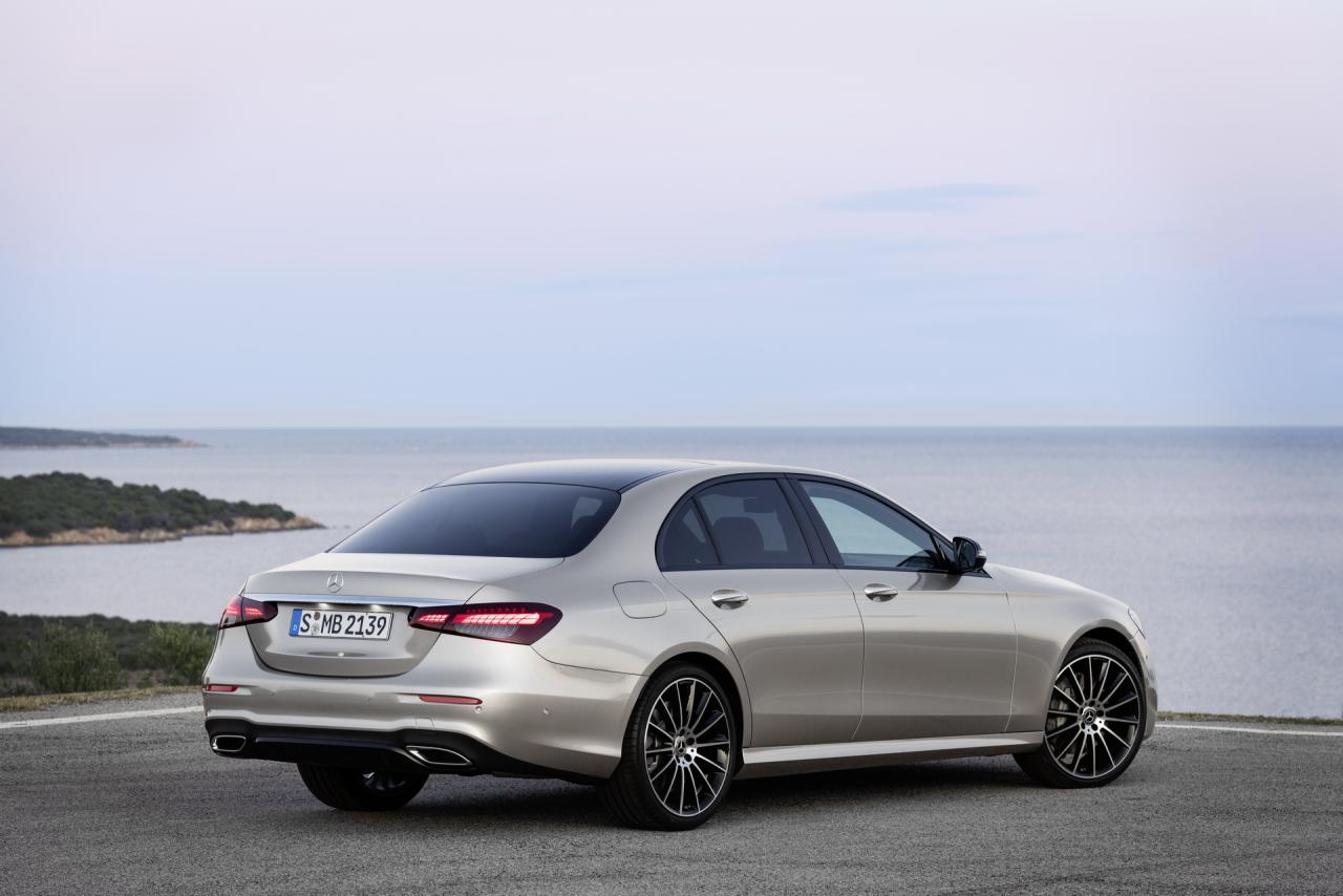 2020-mercedes-benz-e-class-facelift-19.thumb.jpg.ad1b46e6116bd911115b3e5c706dab29.jpg