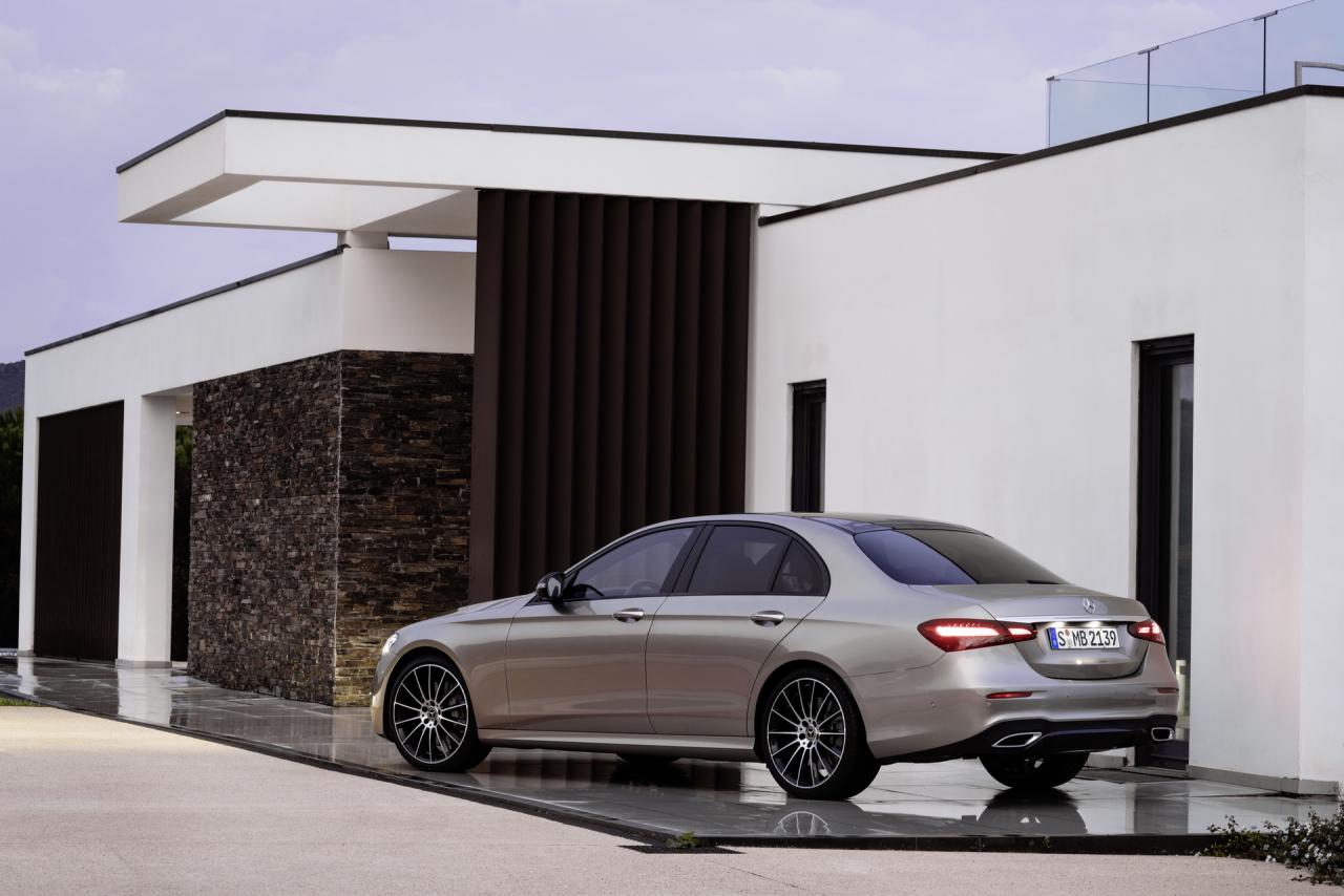 2020-mercedes-benz-e-class-facelift-22.thumb.jpg.f42a1918947c1aeea4447adf1d7ae9fe.jpg