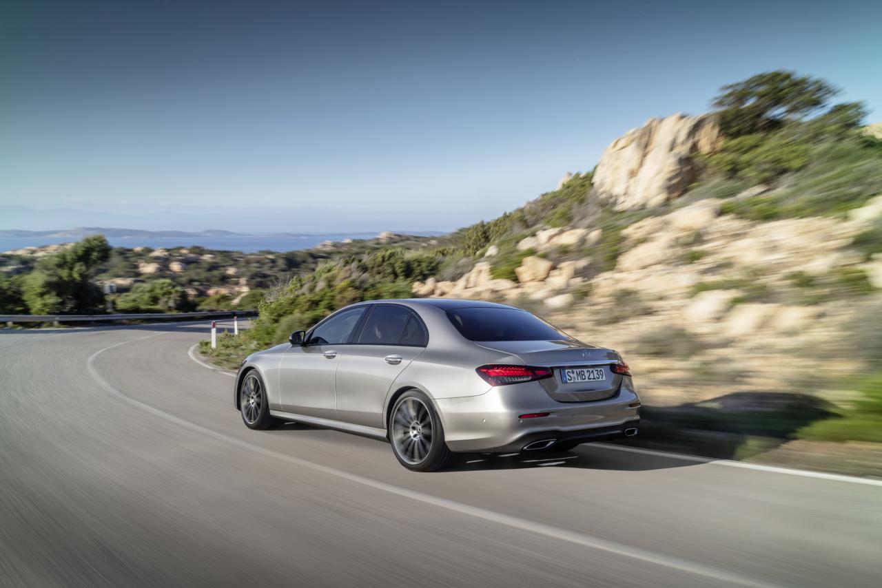 2020-mercedes-benz-e-class-facelift-3.thumb.jpg.21c6db936c913a3f7b66af7c8eb8d4c8.jpg
