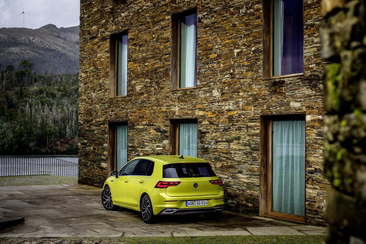 2020-vw-golf-4.thumb.jpg.99c0a70cfb00bb084aee8453383be265.jpg