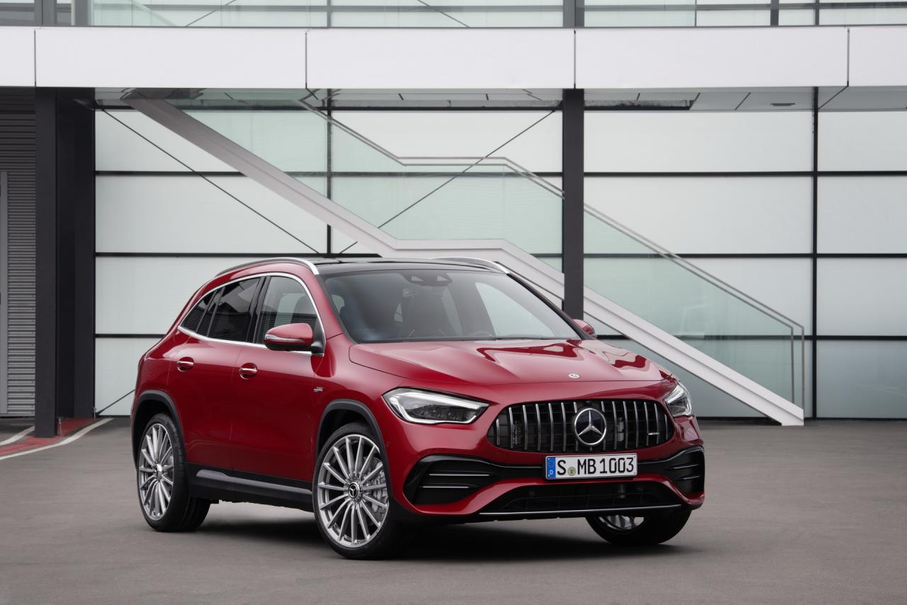 2021-Mercedes-AMG-GLA-35-10.thumb.jpg.a907ac6a3d699f576246b5556a9a3142.jpg