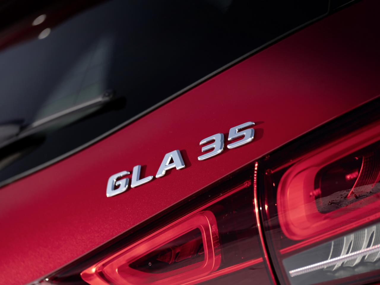 2021-Mercedes-AMG-GLA-35-20.thumb.jpg.4ee9b1ff3ffe0a4ce8325515f9993a70.jpg