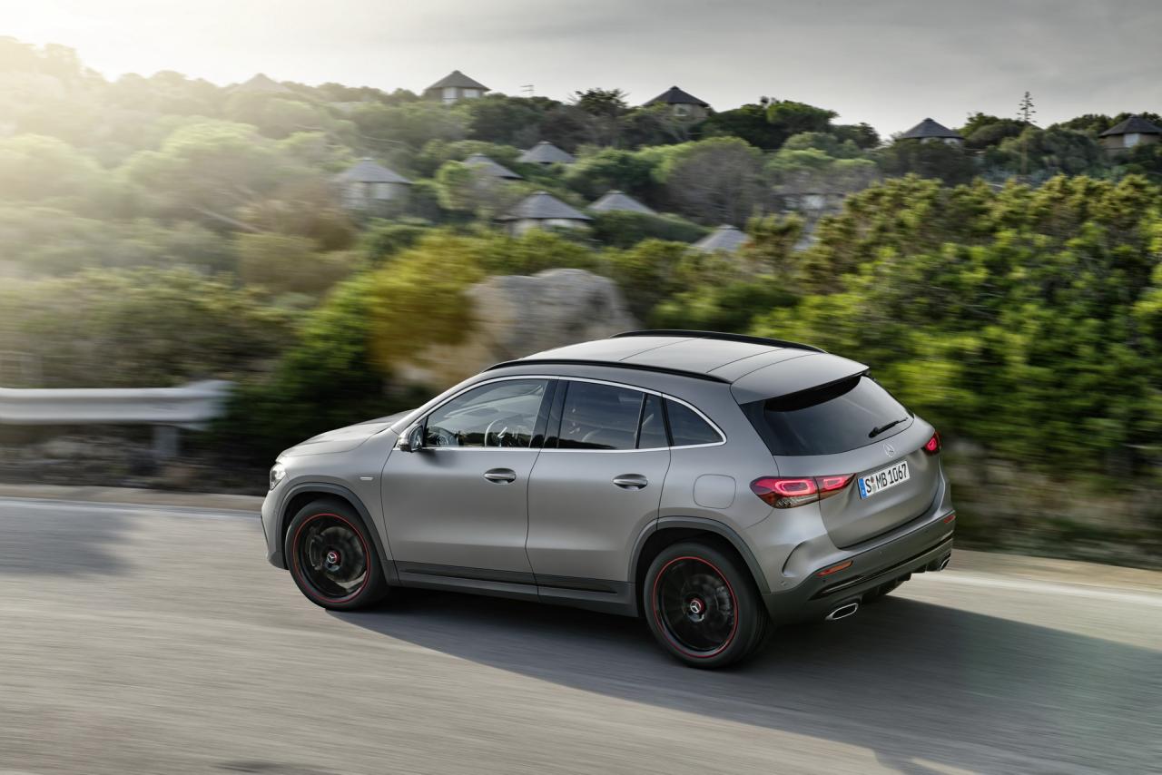 2021-Mercedes-Benz-GLA-10_1.thumb.jpg.a6d9d1c8fe2f97883299eacfc997dfbd.jpg