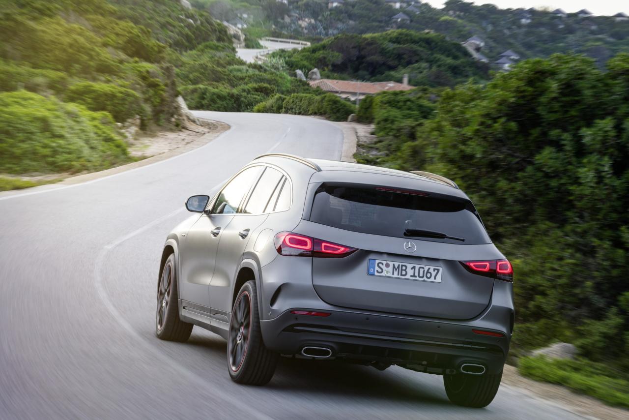 2021-Mercedes-Benz-GLA-11_1.thumb.jpg.a4cbbf3c94fbbc845237b01ff26f2409.jpg