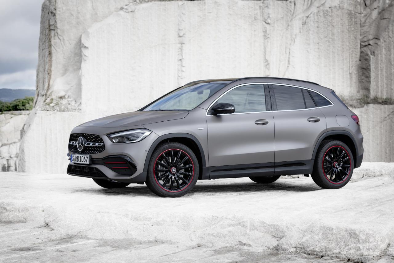 2021-Mercedes-Benz-GLA-15_1.thumb.jpg.1fb96b7ac8512a4d25fd4ce3170c5199.jpg