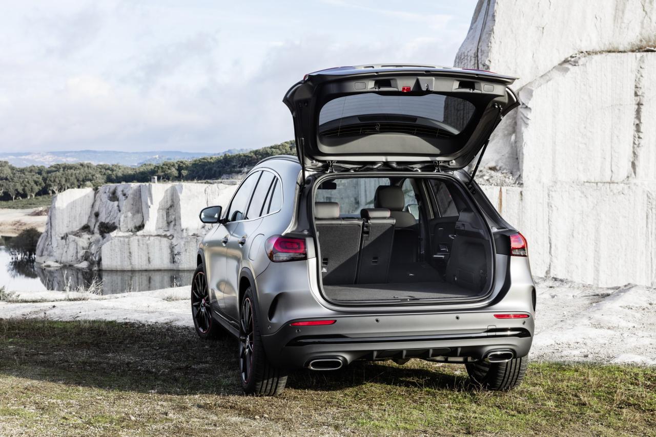 2021-Mercedes-Benz-GLA-26_1.thumb.jpg.53af5b3b6f7155938f36a5589299e816.jpg