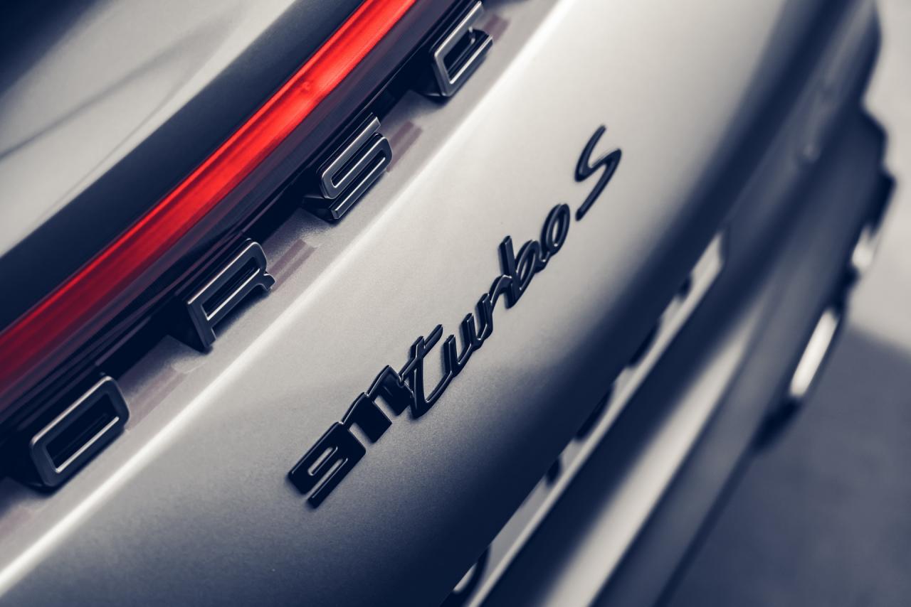 2021-Porsche-911-Turbo-S-20.thumb.jpg.11323de77b9158f60029a33f8cd642f0.jpg