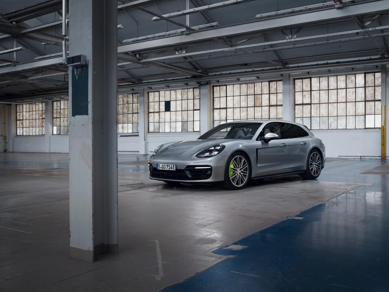 2021-Porsche-Panamera-1.thumb.jpg.2fcf285cf961b5421c74bdda0237c096.jpg