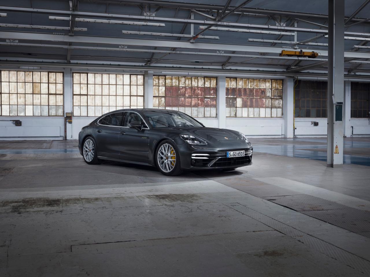 2021-Porsche-Panamera-11.thumb.jpg.825177f6db57e3044cf9f611c86f47e4.jpg