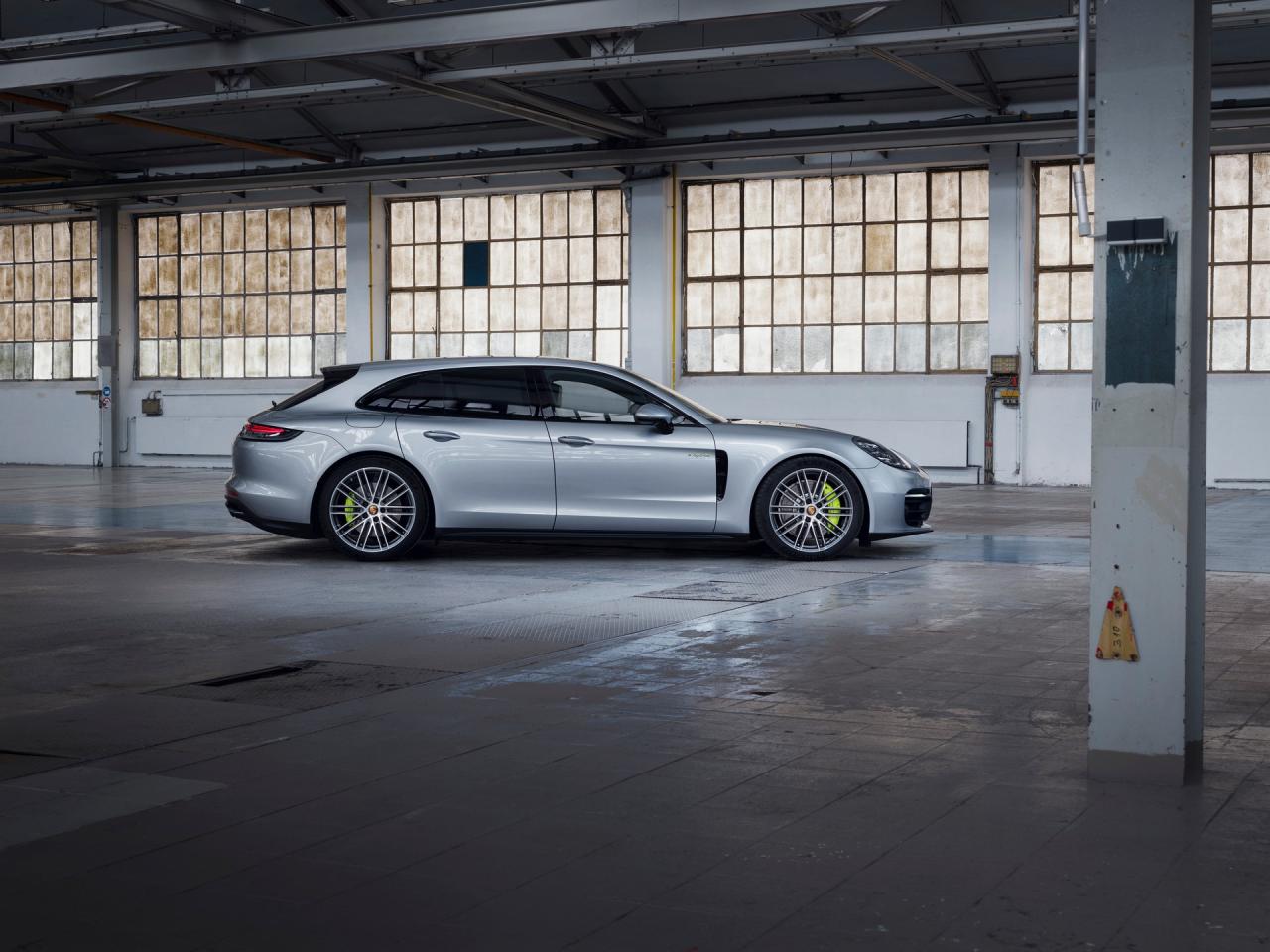 2021-Porsche-Panamera-4.thumb.jpg.9303fbc68f07690ed588cfe6c1b30d92.jpg