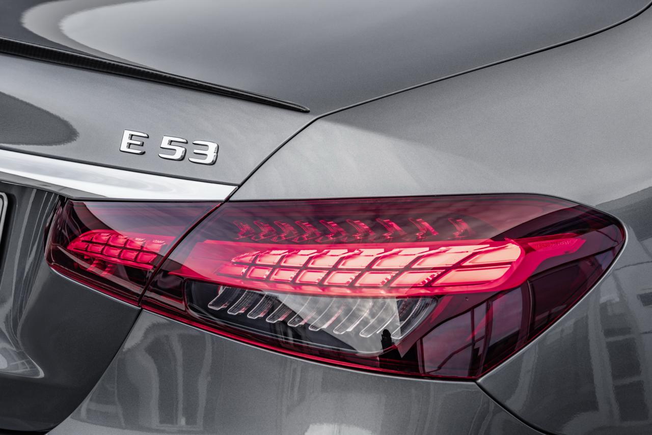 2021-mercedes-amg-e53-saloon-12.thumb.jpg.78a54305a0f0a50075a4bee961cfbd38.jpg