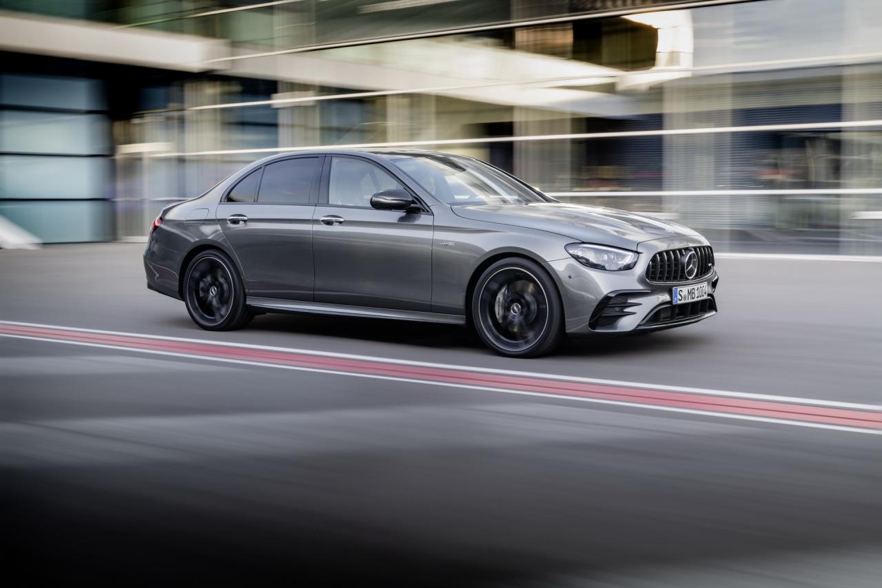 2021-mercedes-amg-e53-saloon-3.thumb.jpg.e9db1ecd01b885e4a83c3ef128ba5f9b.jpg