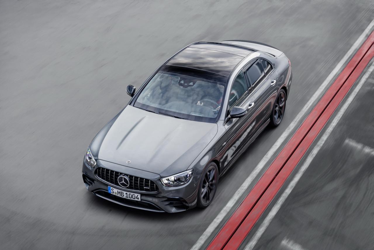 2021-mercedes-amg-e53-saloon-6.thumb.jpg.9096b33386c9936ea2477bee50cbf569.jpg