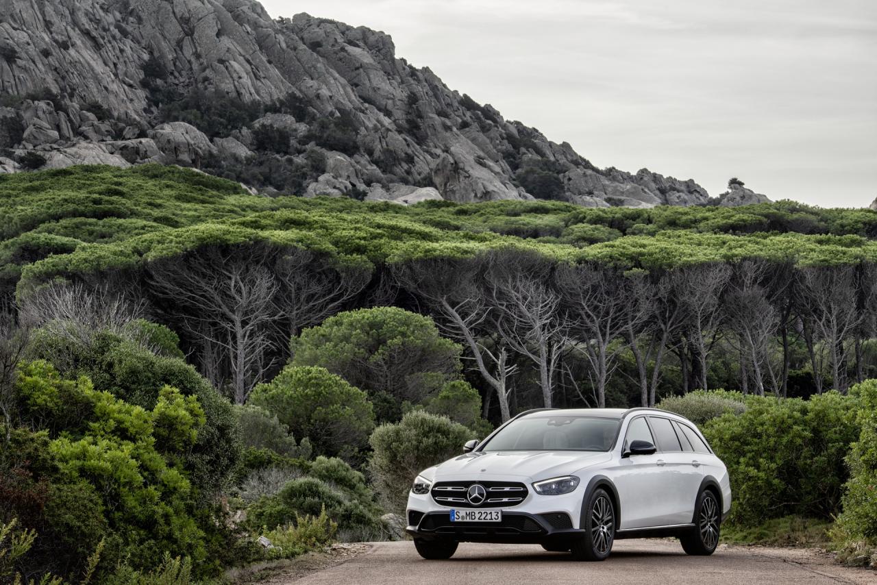 2021-mercedes-benz-e-class-all-terrain-15.thumb.jpg.7aa081c57864c72fcd21fc634f193259.jpg