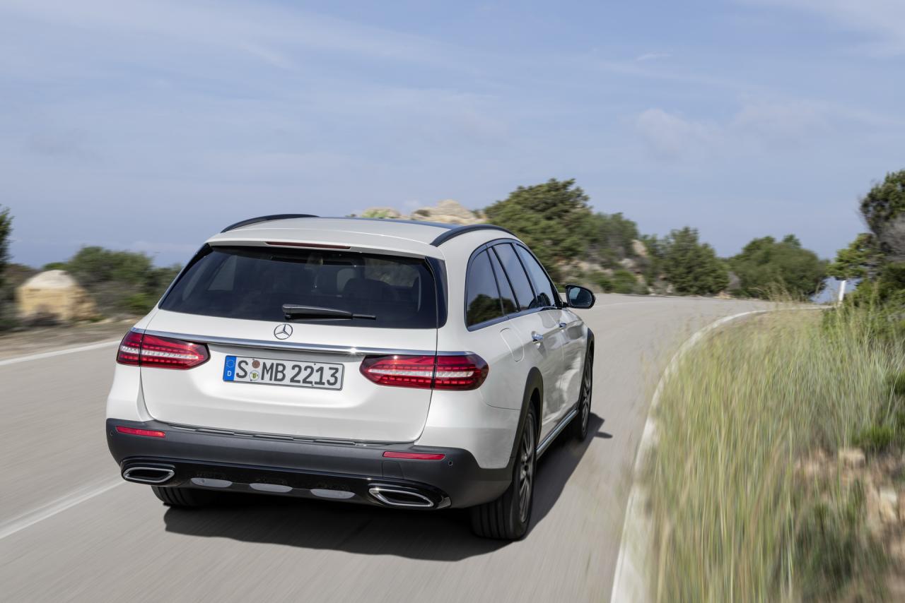 2021-mercedes-benz-e-class-all-terrain-24.thumb.jpg.cb198e87a6d19bca88b5a028264f37c0.jpg