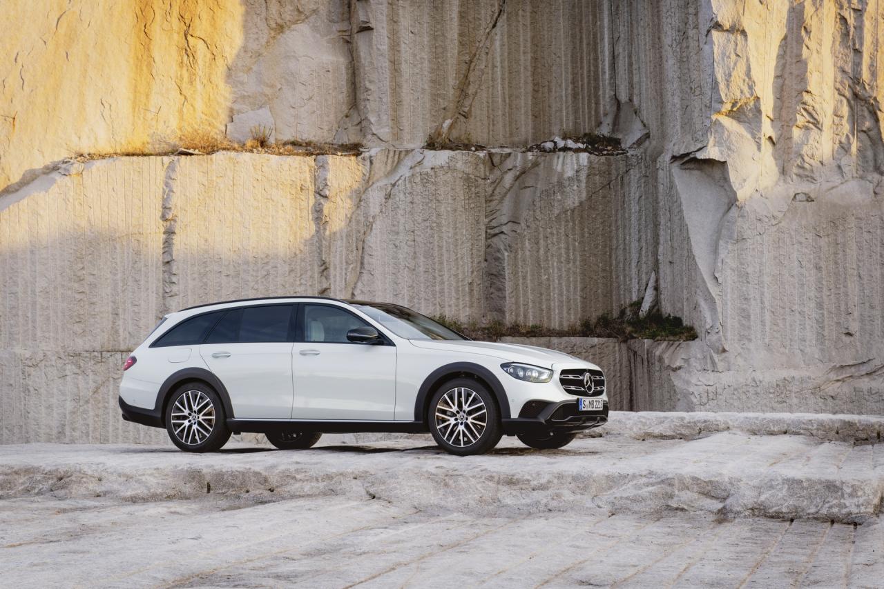 2021-mercedes-benz-e-class-all-terrain-27.thumb.jpg.16ea3e35e80eda00309b0c9b85e17799.jpg