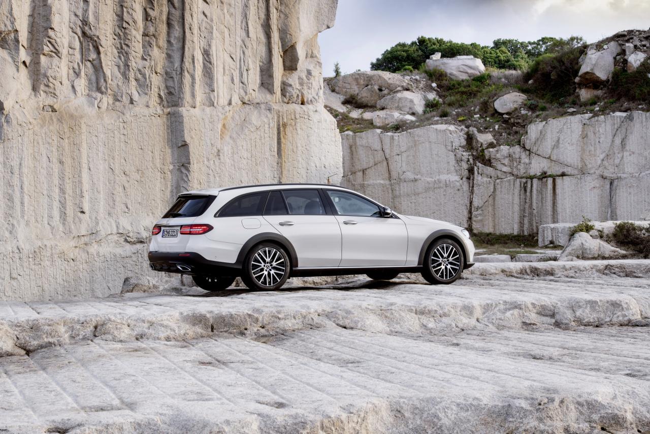 2021-mercedes-benz-e-class-all-terrain-28.thumb.jpg.872a7264e1c7fcea34a8d39bb744983c.jpg