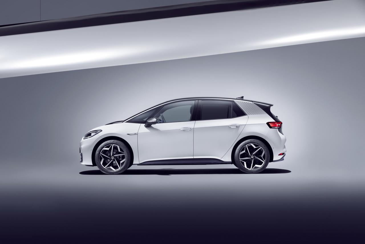 2021-vw-id3-1st-edition-3.thumb.jpg.210f6afc0713c390efd6a4f76640b4e7.jpg