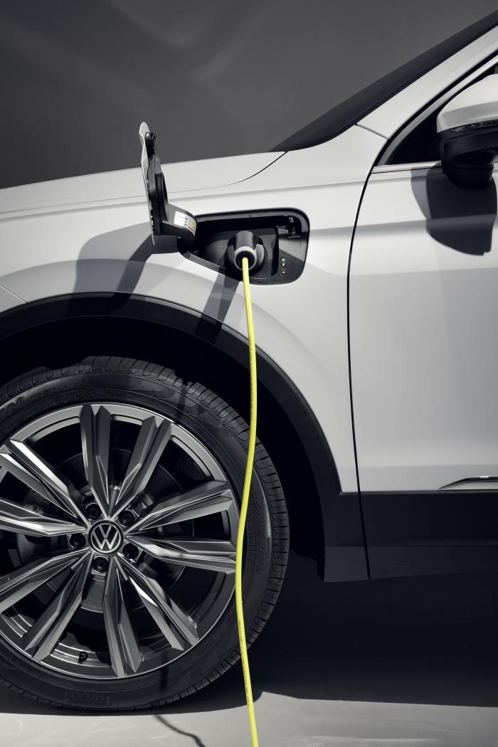 2021-vw-tiguan-ehybrid-phev-9.thumb.jpg.57320588db4ac127e82929115fef1ccb.jpg