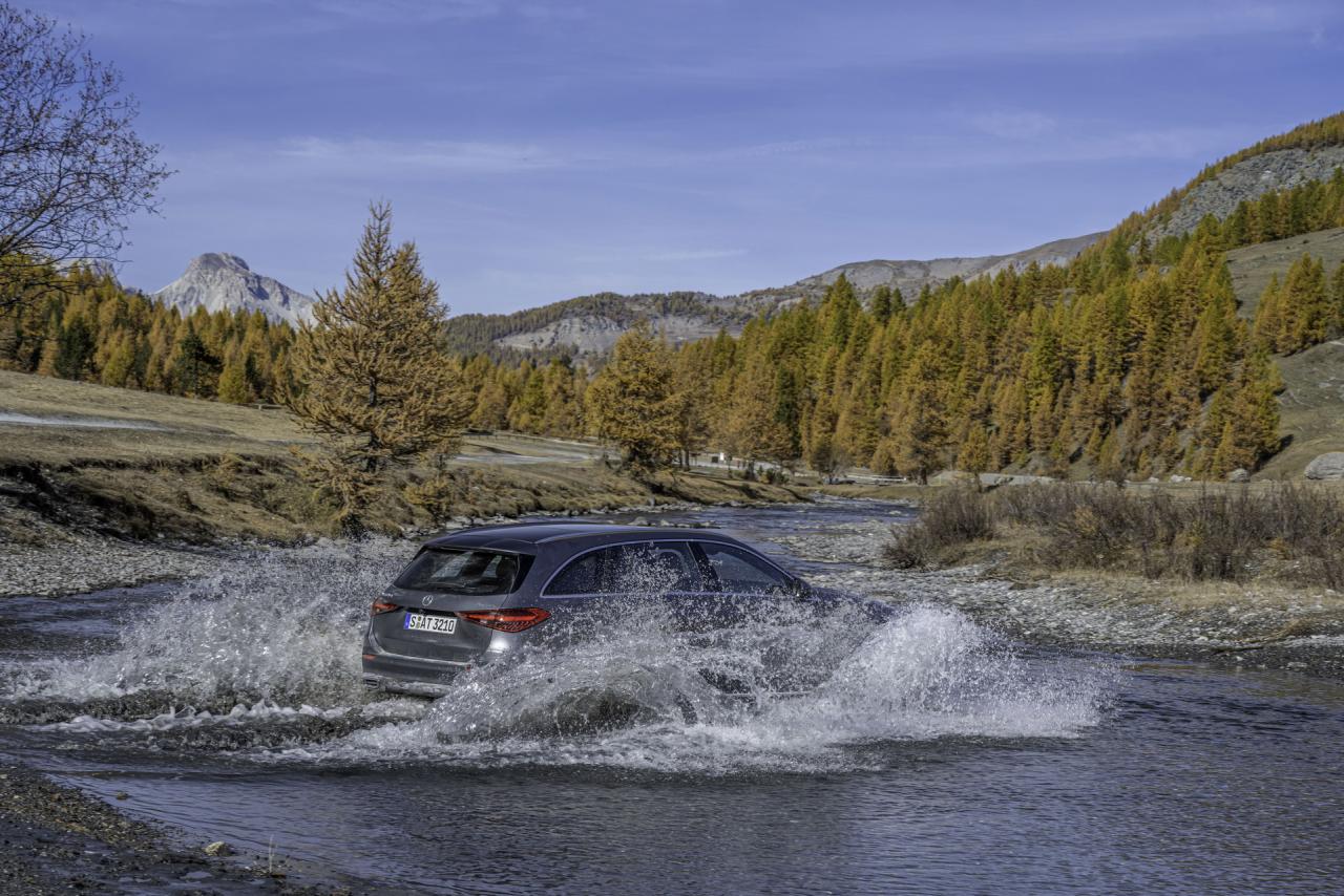 2022-Mercedes-Benz-C-Class-All-Terrain-18.thumb.jpg.9399d083a443269e739c70cf1287065a.jpg
