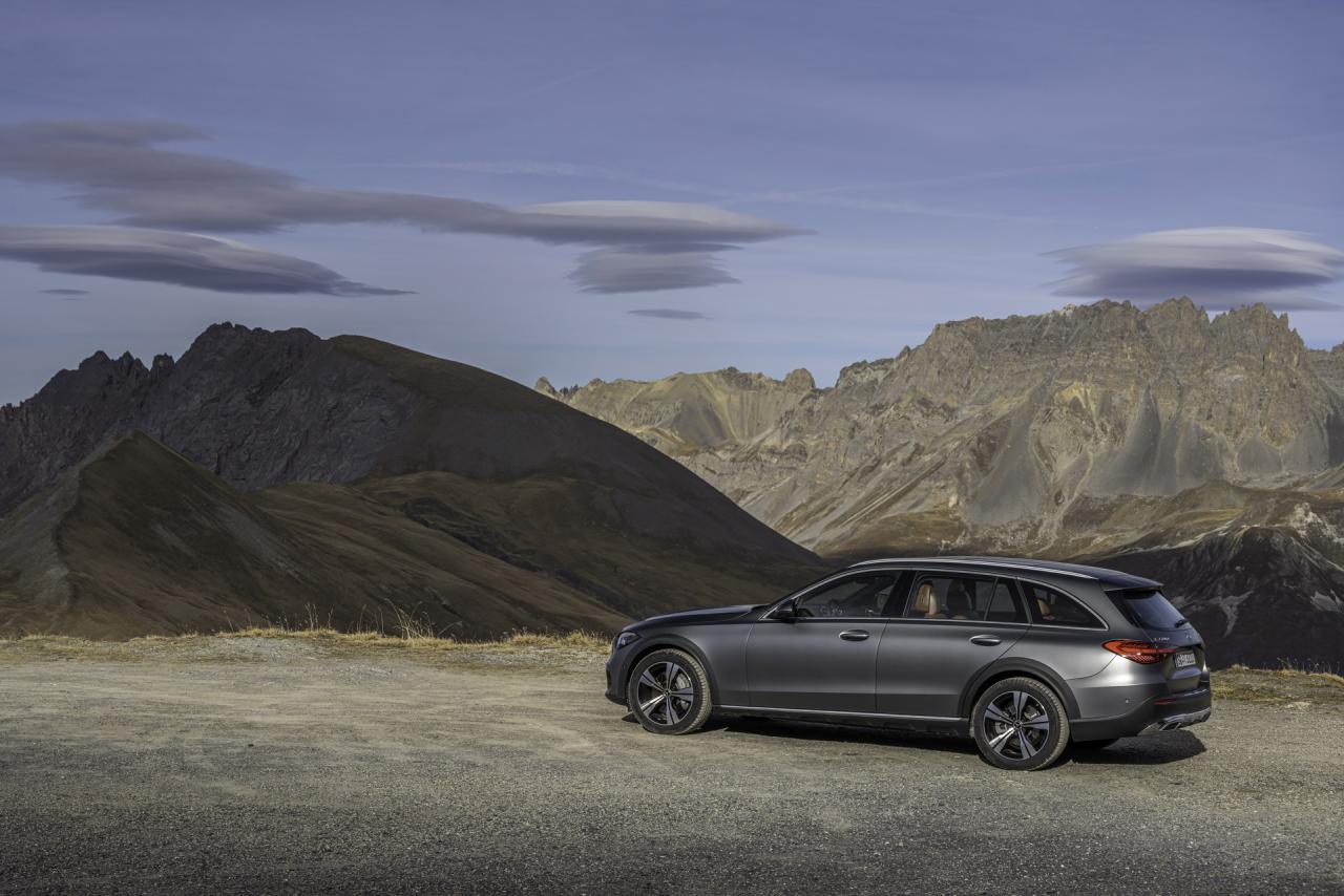 2022-Mercedes-Benz-C-Class-All-Terrain-20.thumb.jpg.abd41049b53df019533ea6e53ee13436.jpg