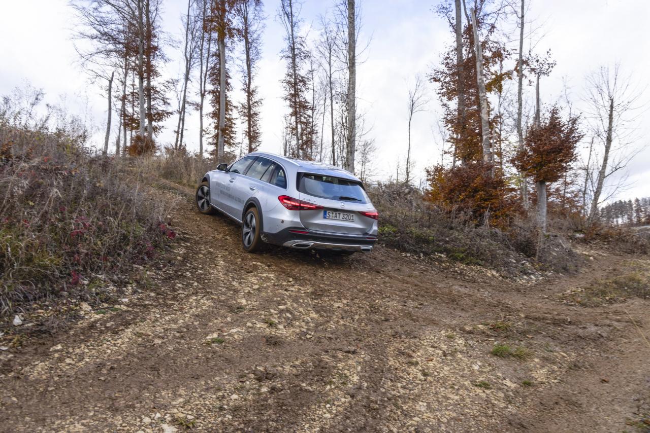 2022-Mercedes-Benz-C-Class-All-Terrain-27.thumb.jpg.ddaca484b5def48dfb0e3f89ca083cf6.jpg