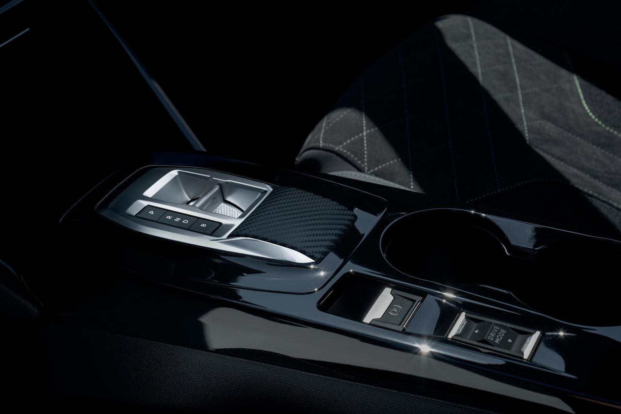 2022-Peugeot-208-int-new-shifter-3.thumb.jpeg.b0276c33da4bc94b36ba06aa8e2a75f2.jpeg