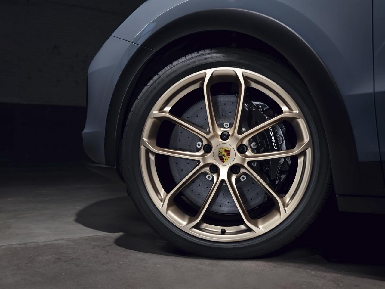 2022-Porsche-Cayenne-Turbo-GT-11.thumb.jpg.e355aff5f518354fda2409fd27d8d9bf.jpg