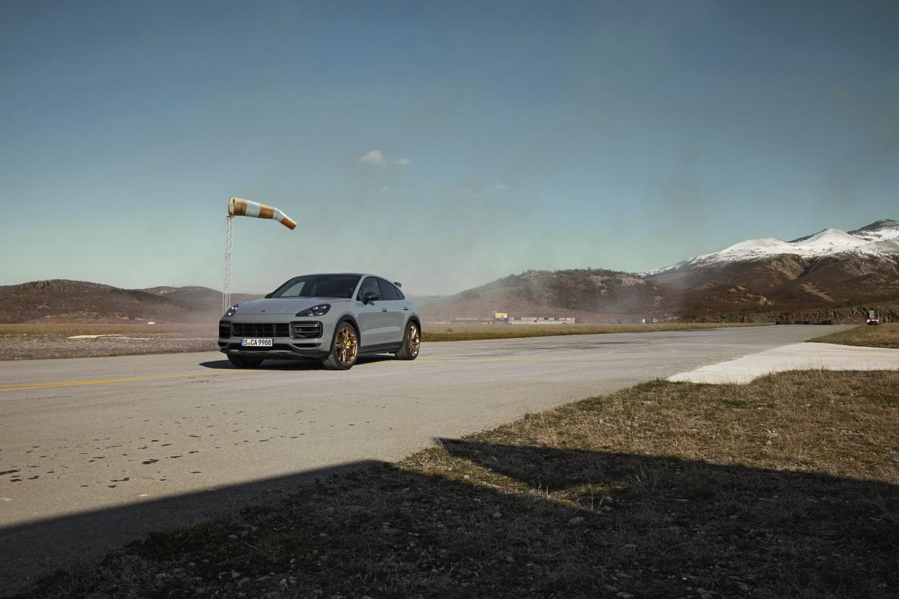 2022-Porsche-Cayenne-Turbo-GT-16.thumb.jpg.cde9dbda652111701a3691a5703714d7.jpg